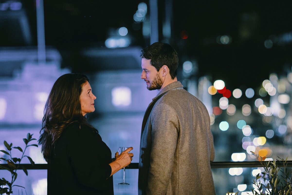 Кадр из сериала "По расчету" / источник: https://kino.mail.ru/series_921997_alfons/