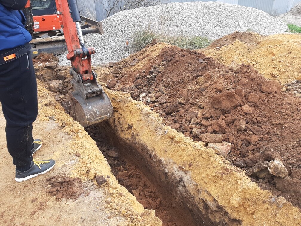 Парралельно стройке проводим воду