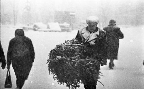   Метель в городе (1962 — 1968), автор фото Юрий Садовников, г. Южно-Сахалинск, Источники: МАММ / МДФ, m.russiainphoto.ru редакция Регионов России