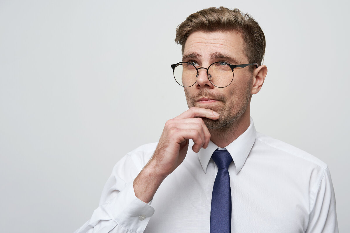 <a href="https://ru.freepik.com/free-photo/young-businessman-with-serious-face-expression-thinking-about-question_10543605.htm#page=2&query=%D0%B2%D0%BE%D0%BF%D1%80%D0%BE%D1%81&position=20&from_view=search&track=sph">Изображение от nakaridore</a> на Freepik