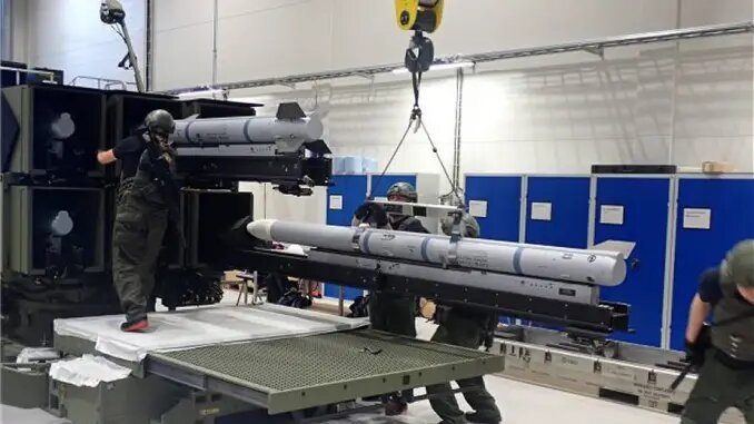  ракеты класса "воздух-воздух" AIM-120 AMRAAM