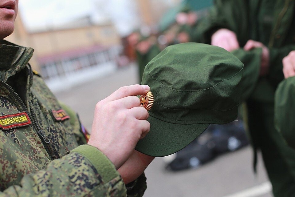 Будут призывать на сборы. Солдат срочник. Форма Росгвардии. Возраст для военных сборов запасников