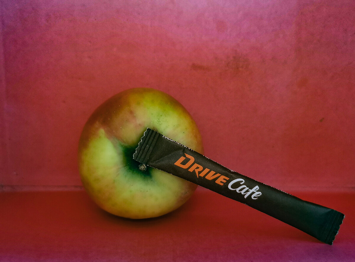 А это яблоко вместе со стиком из кафе АЗС "Газпромнефть".