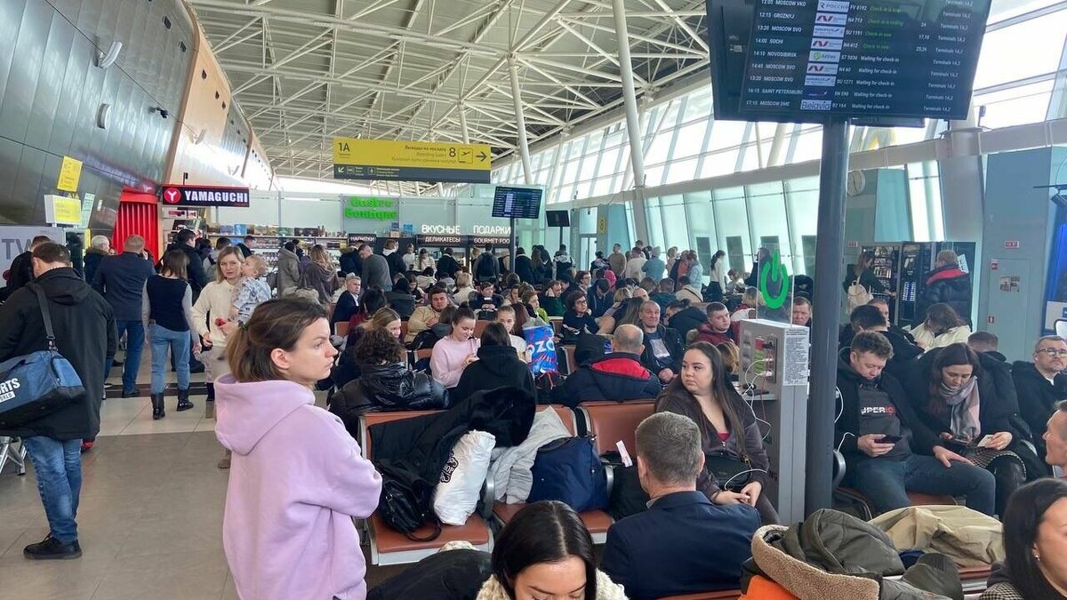     Сегодня, 28 февраля, в казанском аэропорту перенесли рейс до Санкт-Петербурга. Такие данные отражены на онлайн-табло. Ранее в городе вводили план «Ковер» из-за неопознанного объекта в воздухе.