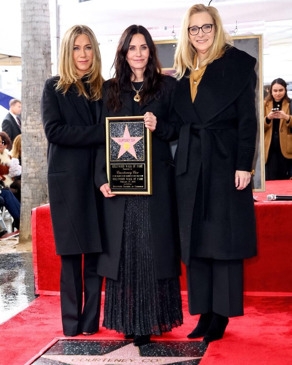     Дженнифер Энистон, Кортни Кокс и Лиза Кудроу