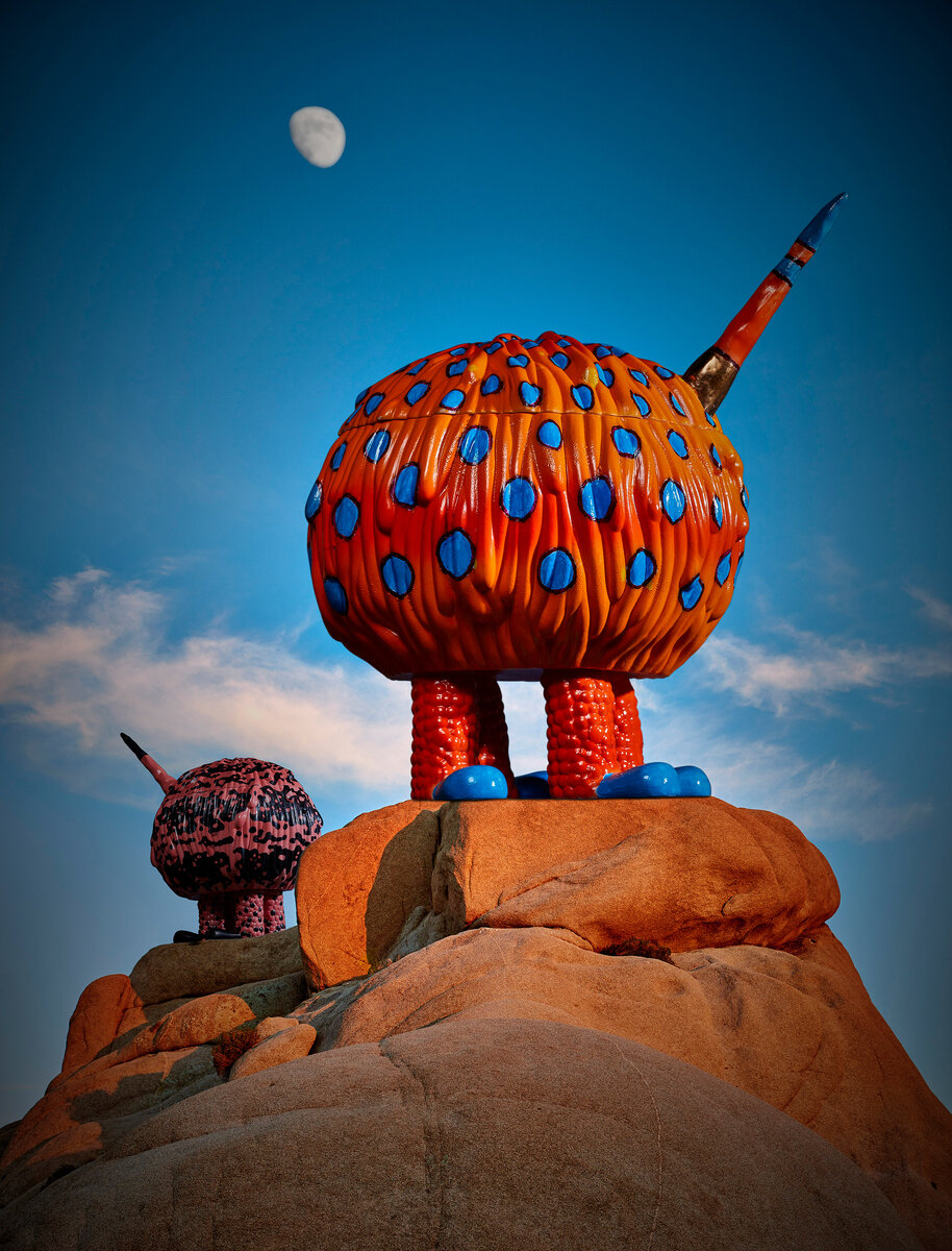 Верхнее изображение отеля Les Deux Gares, сделанное Люком Эдвардом Холлом.