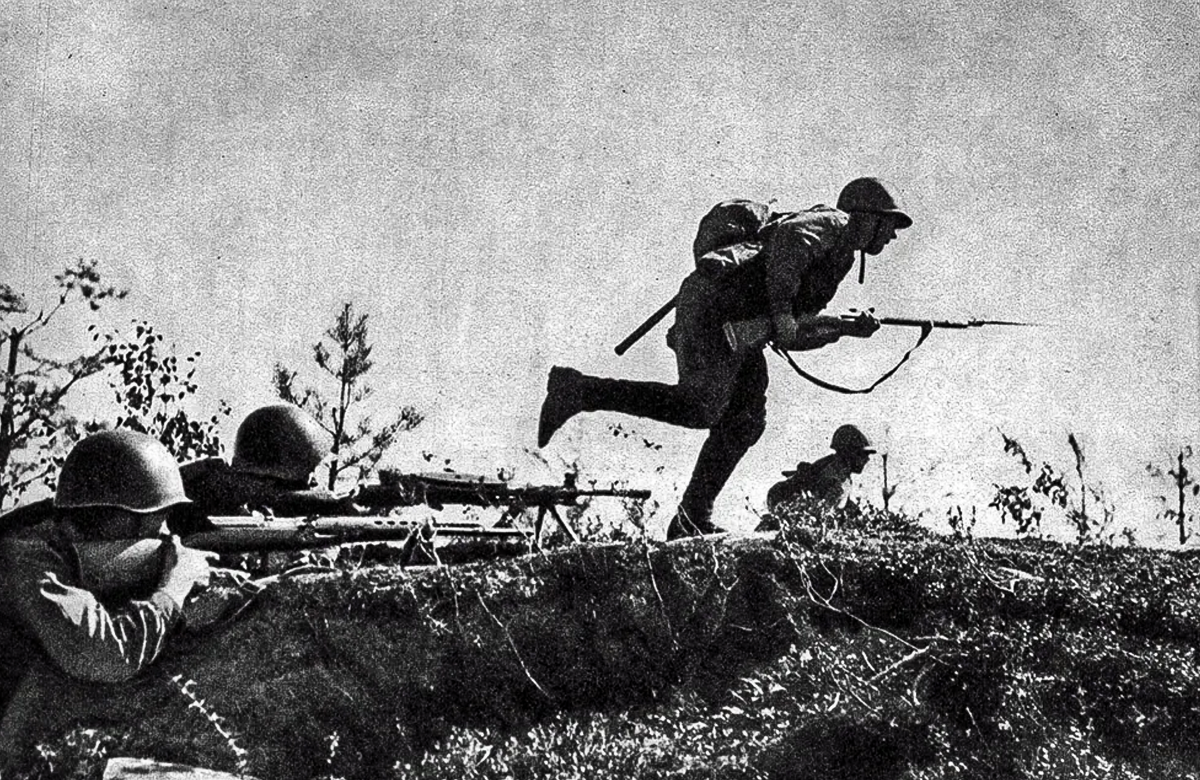 Решает вов. Великая Отечественная война 1941 атака. Великая Отечественная война штыковая атака. Великая Отечественная война солдаты в бою