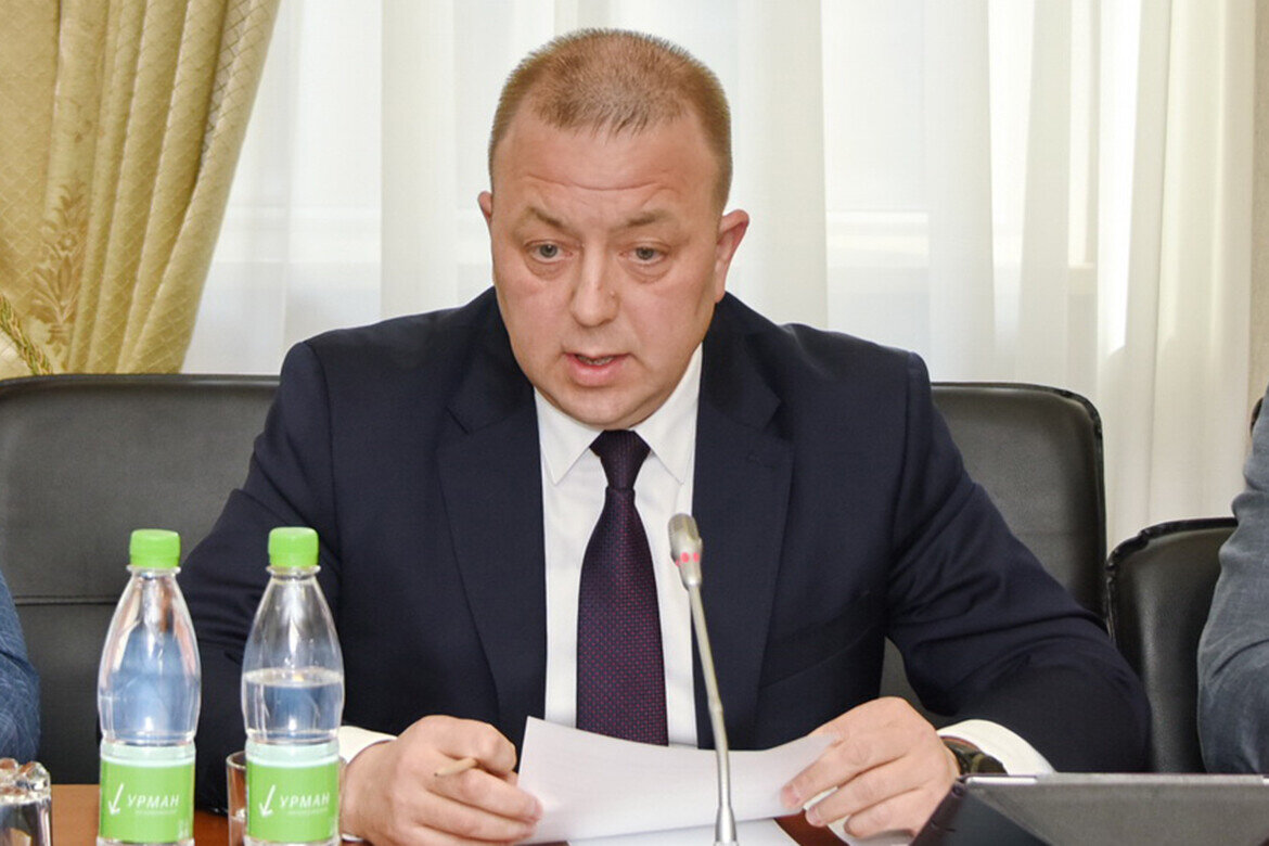 Ленар Гарипов: «Ежегодно из республиканского бюджета выделяется более 500 млн рублей на поддержку личных подсобных хозяйств (ЛПХ) и в большей степени – на сохранение коров». Фото: gossov.tatarstan.ru