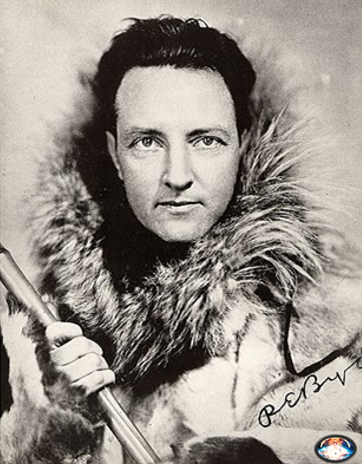 Американский авиатор и полярный исследователь; в 1929 году первым в истории пролетел над Южным полюсом. Руководитель четырёх американских военных экспедиций в Антарктиду, последняя из которых именовалась «Хайджамп», и которую он возглавлял в звании контр-адмирала. 