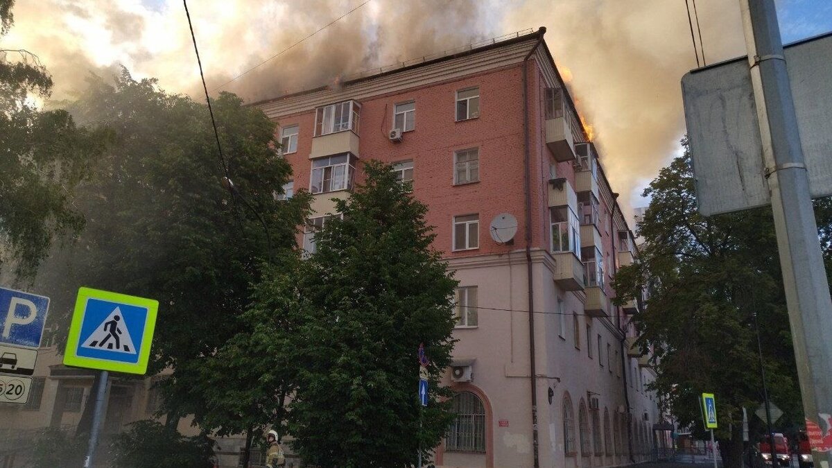     В результате пожара в доме №8/2 по улице Чехова в Вахитовском районе Казани никто не пострадал. Об этом сообщила пресс-служба ГУ МЧС России по Татарстану.