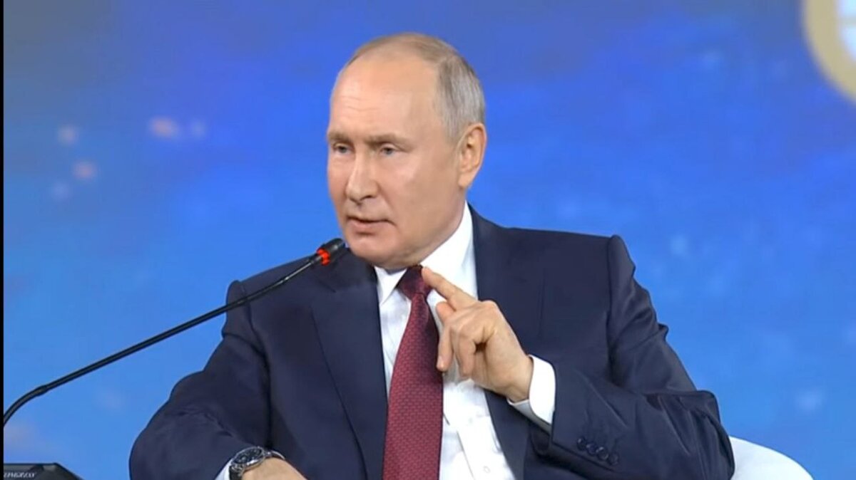 Владимир Путин на ПМЭФ 2023