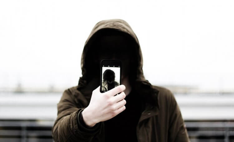    На Android есть все, чтобы скрыто фотографировать и снимать видео