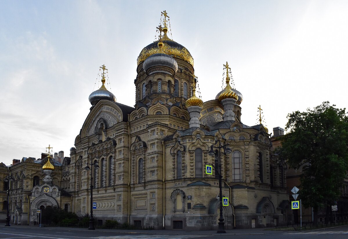 Храм успения пресвятой богородицы на васильевском. Православные церкви Васильевского острова. Храм Успения Пресвятой Богородицы Архитектор. Церковь на острове Санкт Петербург косяков. Косяков Церковь на Васильевском.