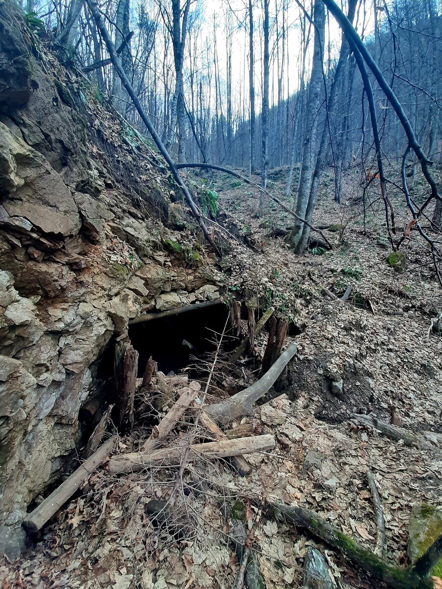 Вход не очень гостеприимен