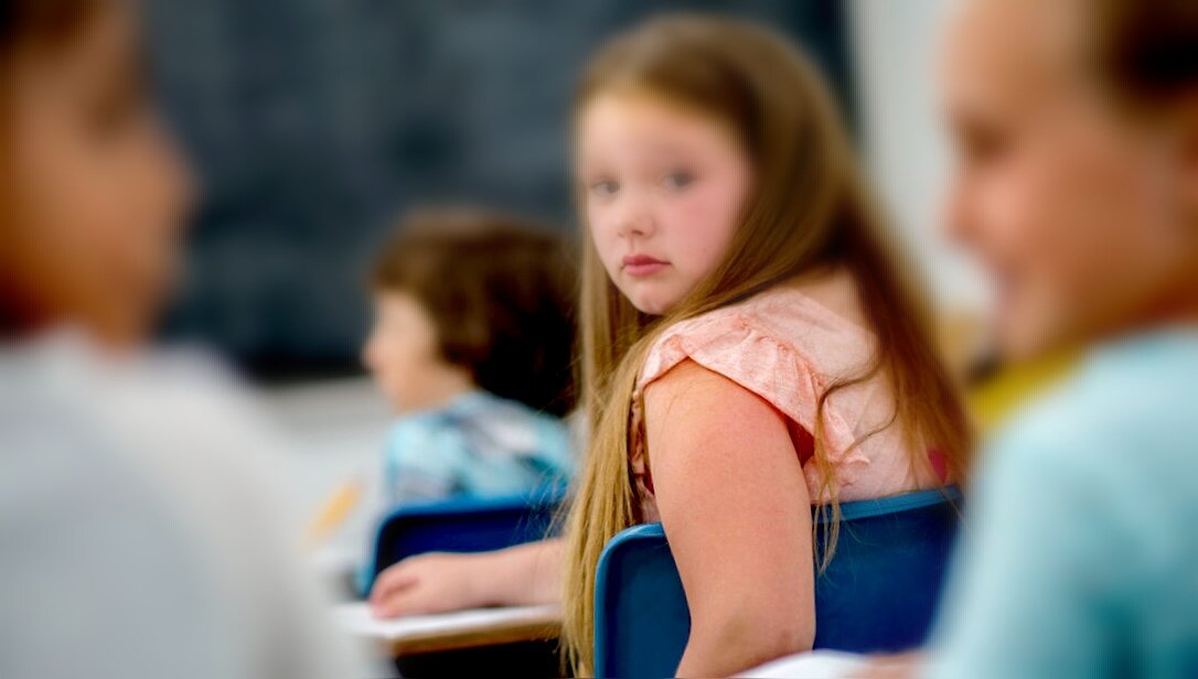 Ребёнку важно знать, что он не один, что он - под защитой... что за ним кто-то стоит.