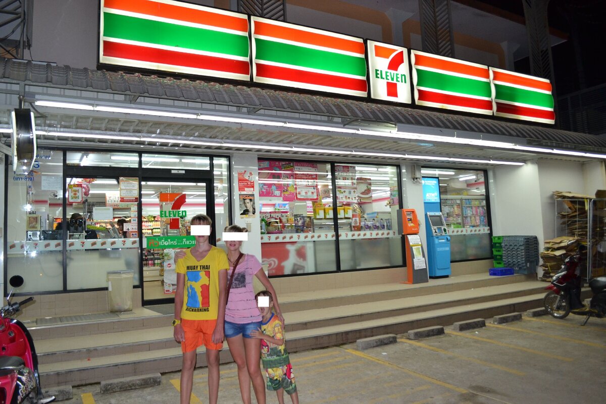 Тайский 7 11. Seven Eleven Таиланд. Магазин 7 Элевен в Тайланде. 7/11 Тайланд.