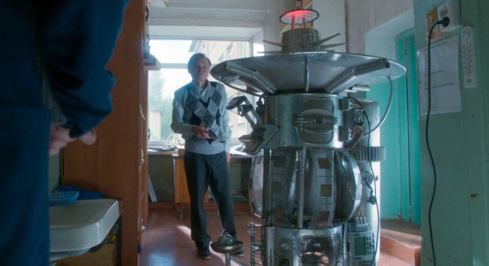 Кадр из кинофильма "Человек из будущего", режиссер Роман Артемьев, сценаристы Роман Артемьев, Михаил Яровиков, композитор Антон Силаев. Скриншот кадра для иллюстрации