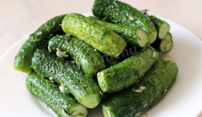 огурцы, соль, чеснок, укроп