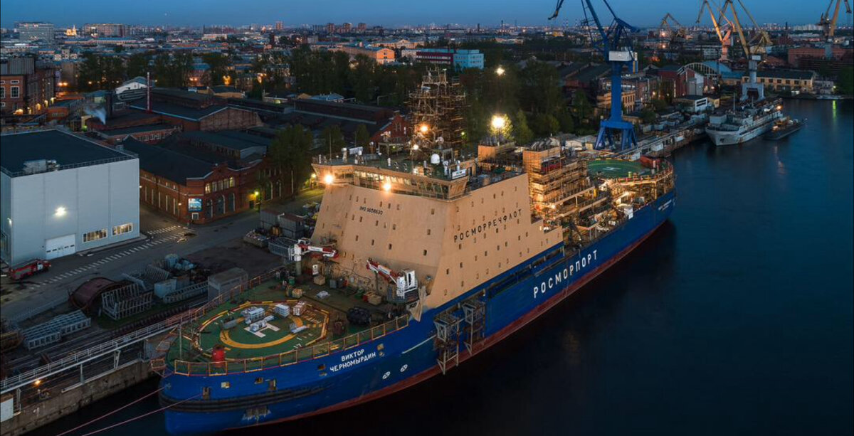 За восемь лет строительства «Виктор Черномырдин» прошёл через огонь и воду. Фото: «Ведомости».