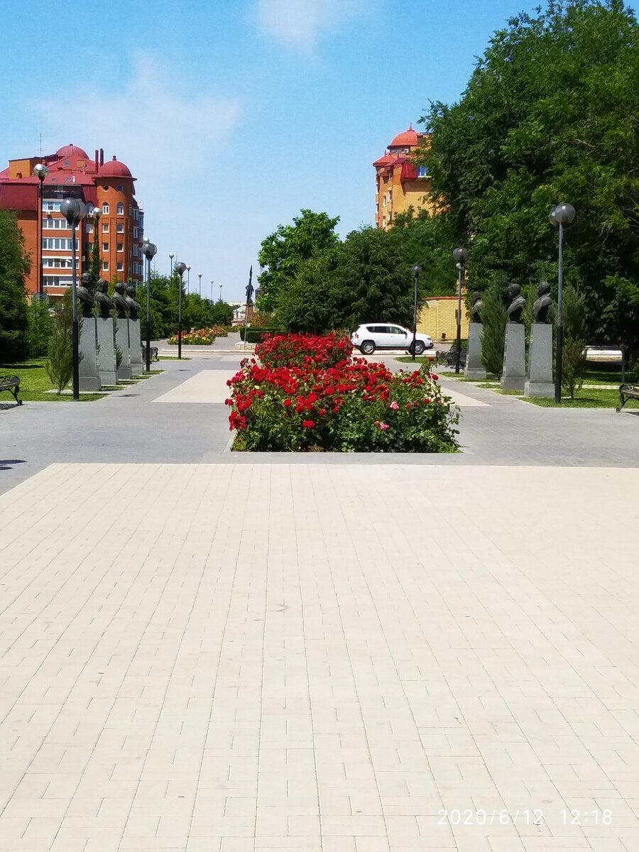 Личное фото. К набережной Петра.