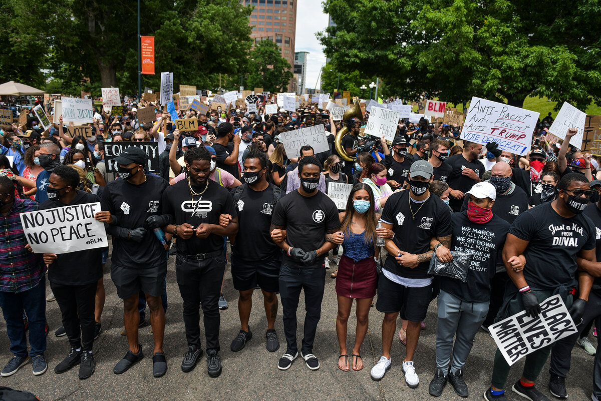 Black around. Протесты блм в США. Движение Blm в США. США Black Lives matter. Движение Black Lives matter.