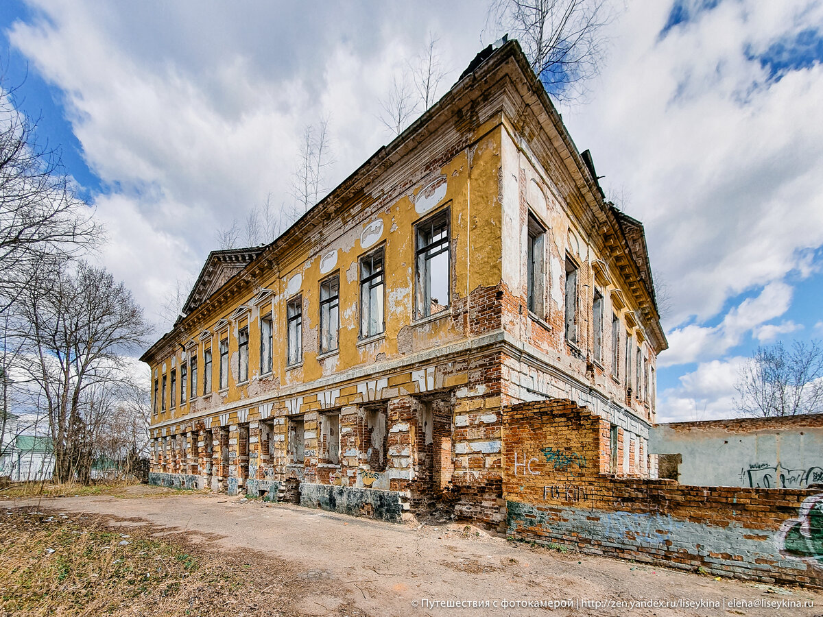 Старообрядцы и послы при царе: узнала историю заброшенной усадьбы рядом со старой дорогой