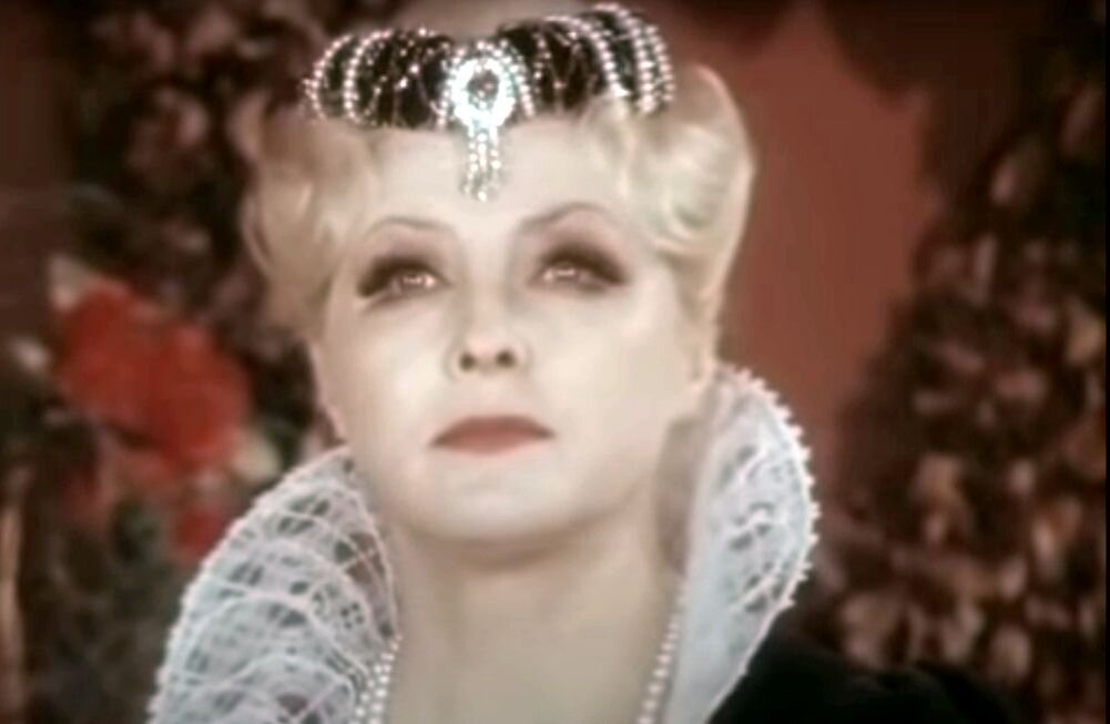 кадр из  фильма "Театр"  