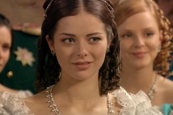 В сериале Бедная Настя