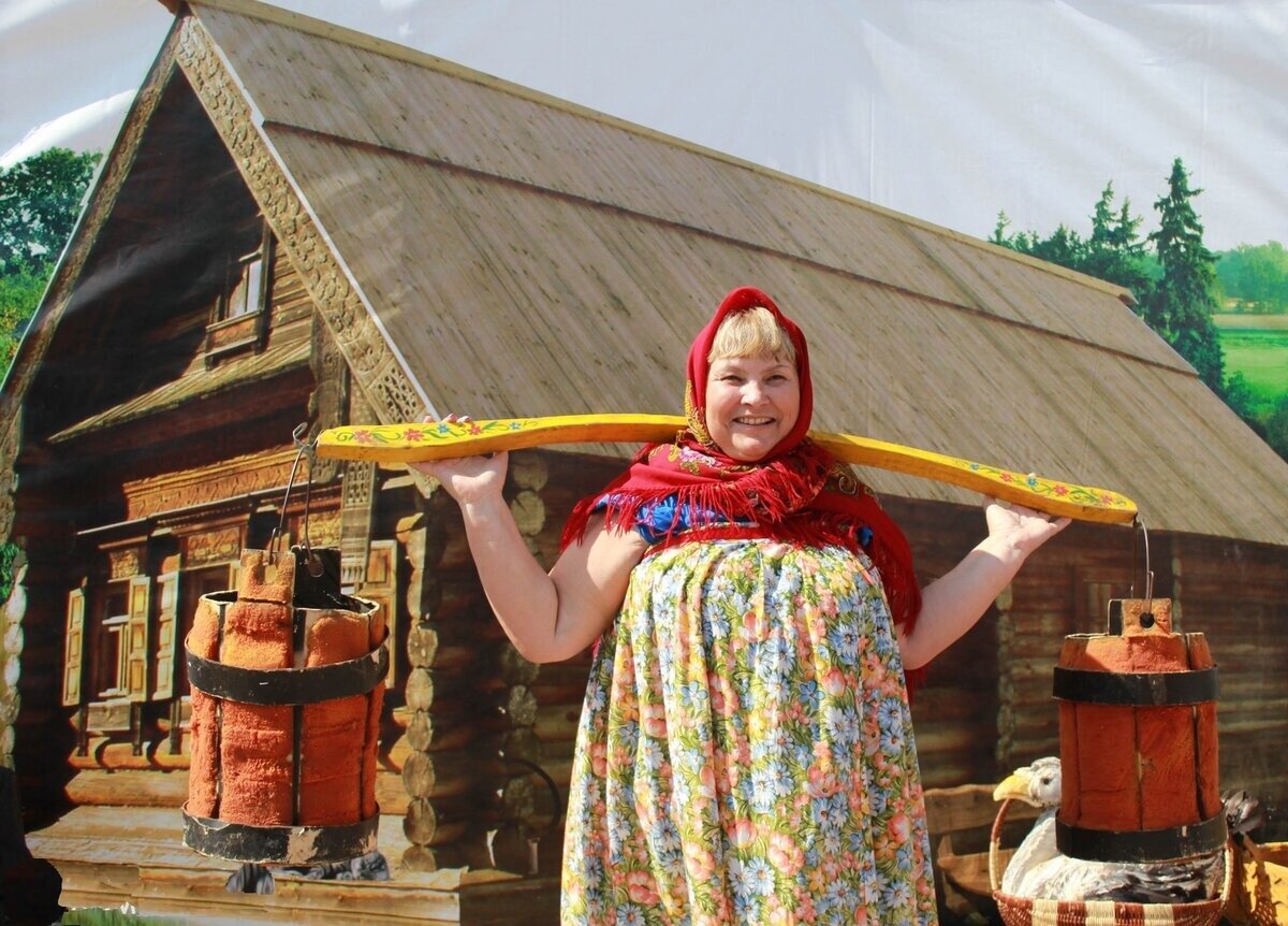 Коромысло с ведрами