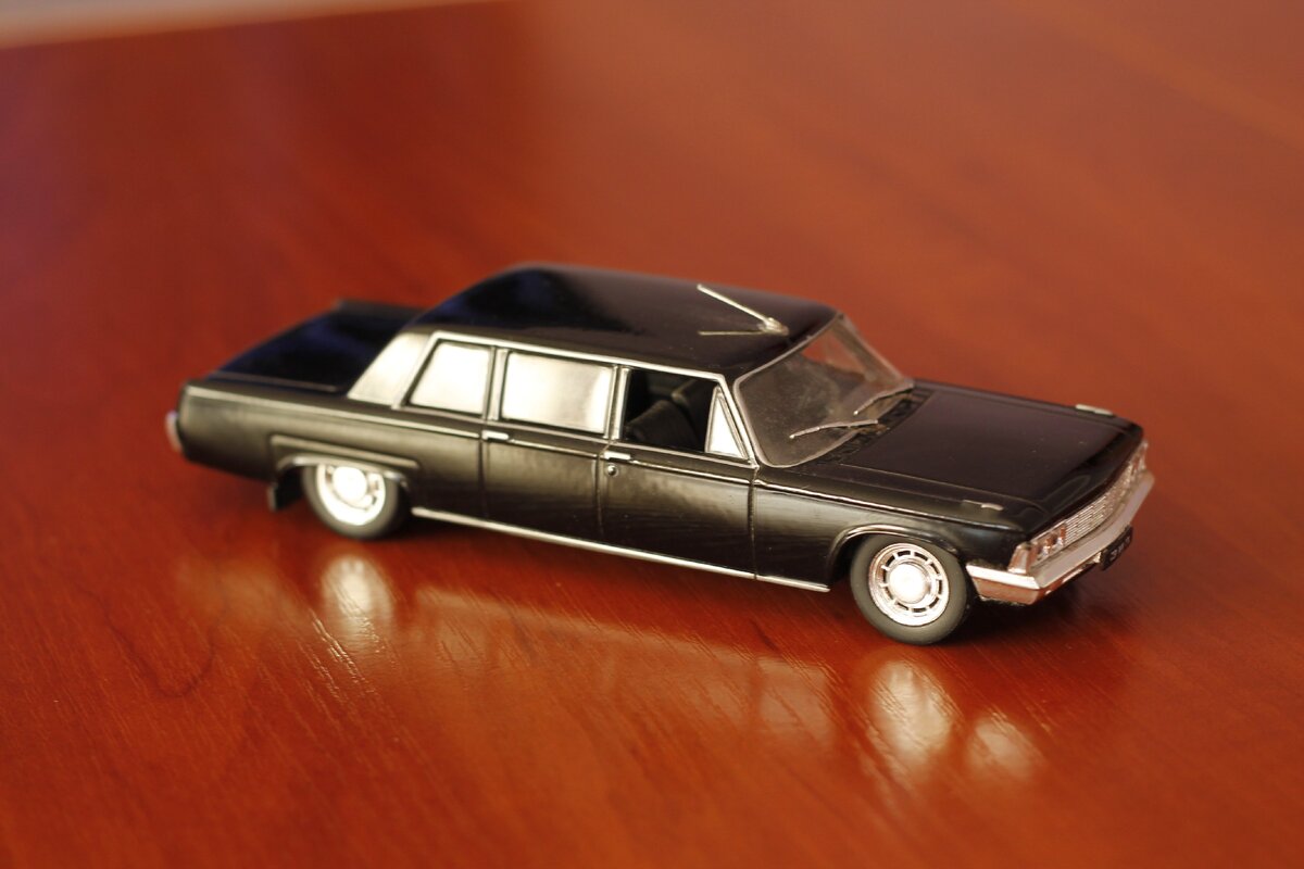 Модель ЗИЛ-114 масштаб 1:43