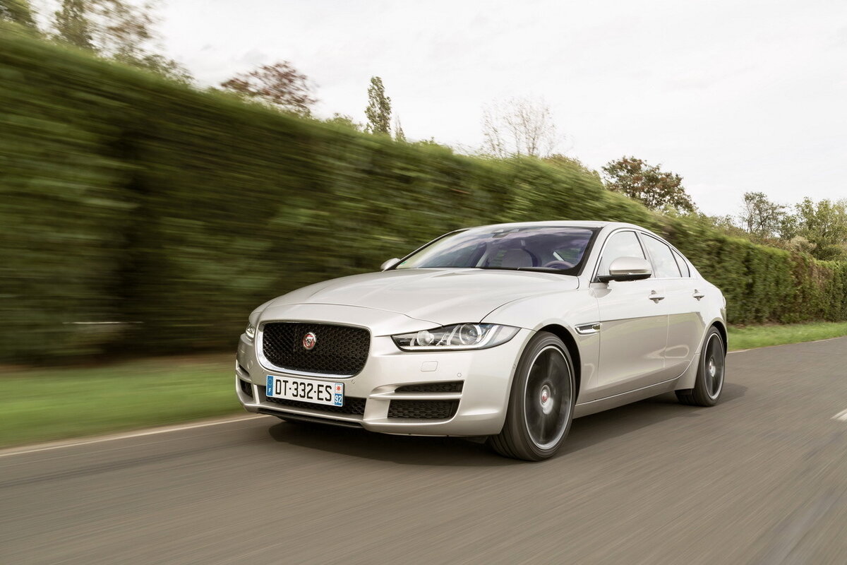 Комфортный  Jaguar XE 2.0 D