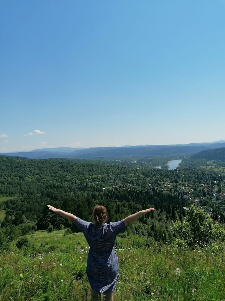 На фото автор блога