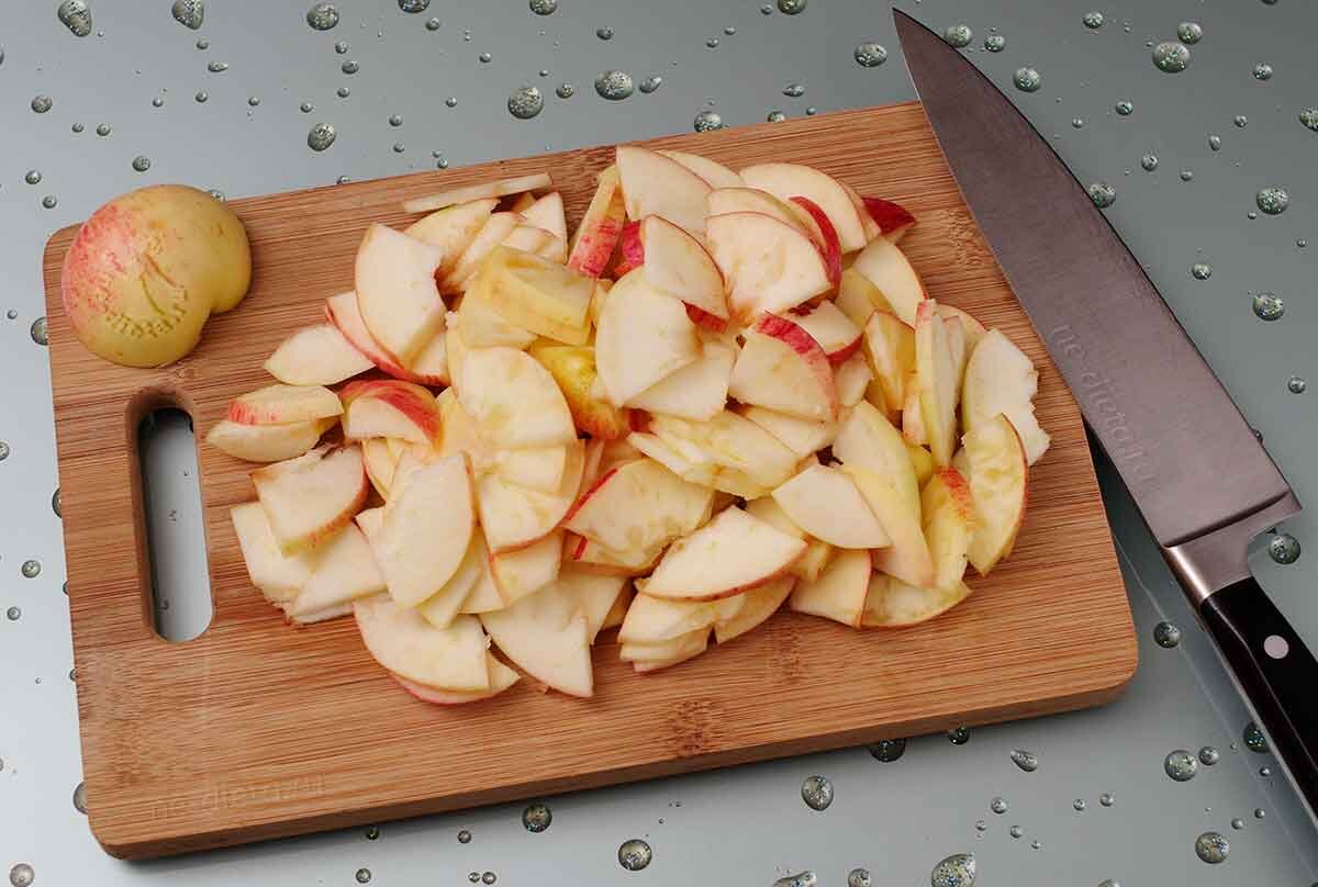 «Карамельные дольки»: яблочное варенье с целыми ломтиками и прозрачным сиропом