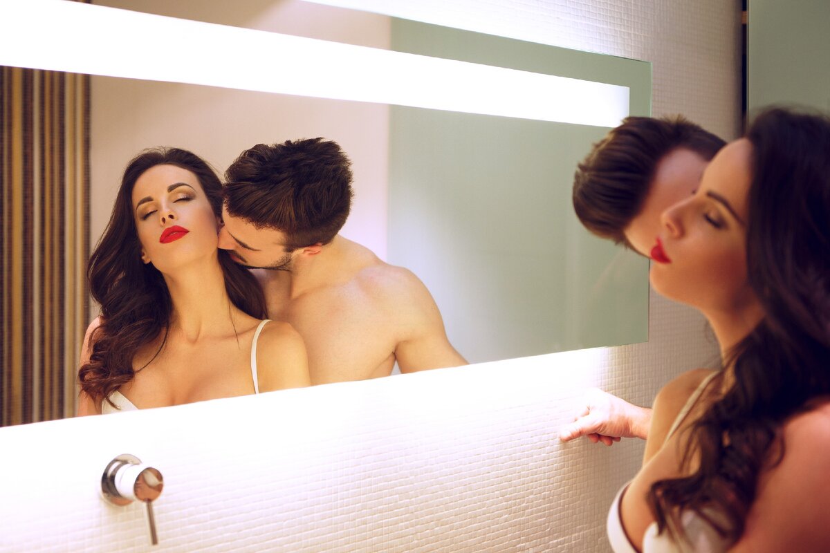 Зеркальный секс: 5 вариантов расположения зеркала для яркого секса