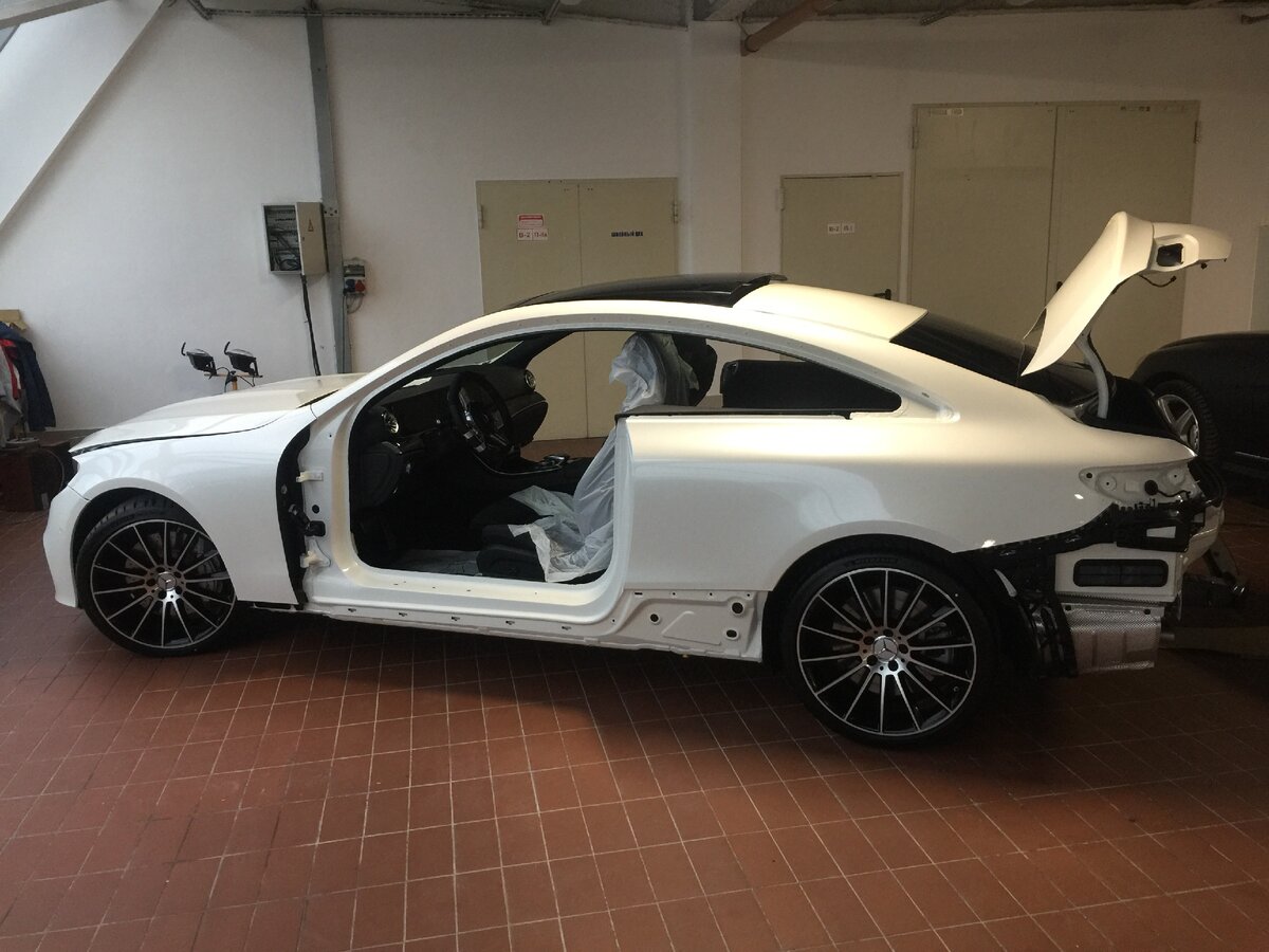 Сняли даже передние двери!