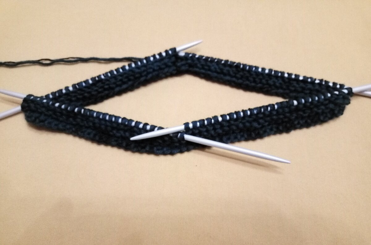 Первые 4 ряда платочной вязки