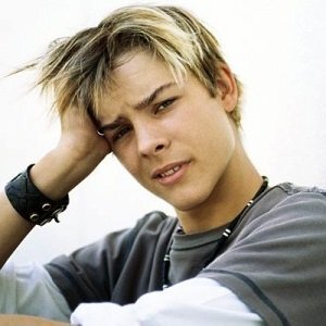 Между прочим – явление весьма распространенное, почему у подростка часто болит голова.