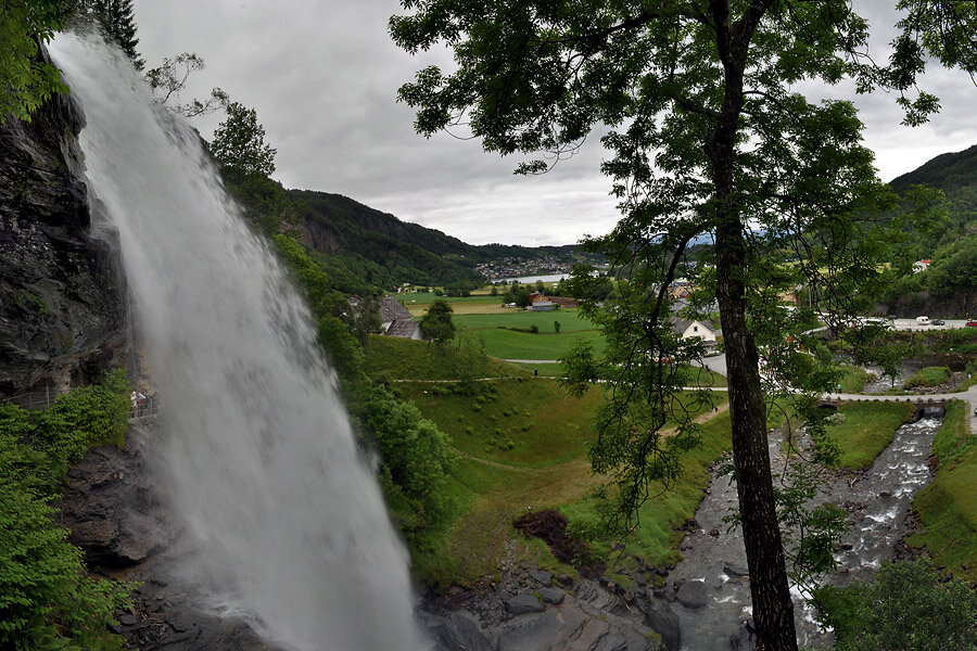 Водопад Steinsdalsfossen