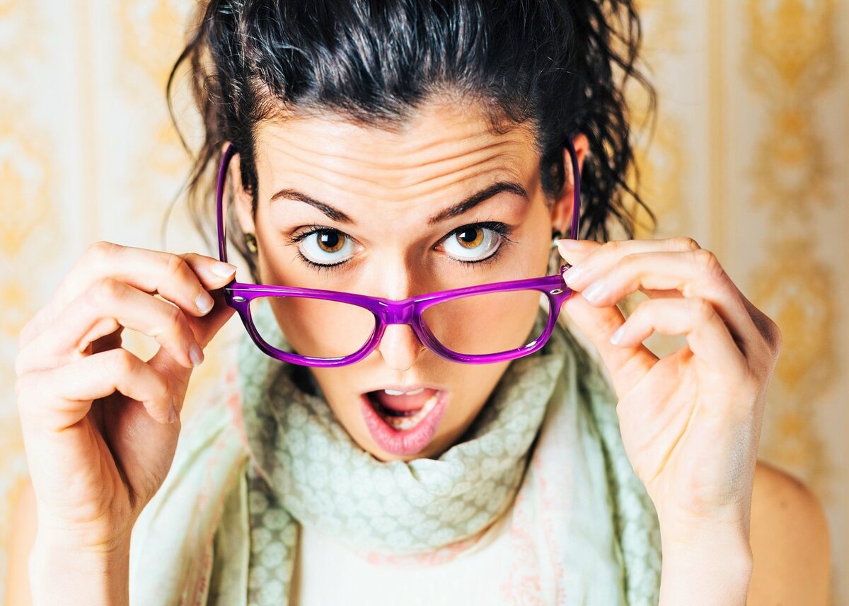  -Банк - от слова банка. -Вы шутите? -Да нет. -Какая связь?   (здесь и далее изображения из открытых источников)