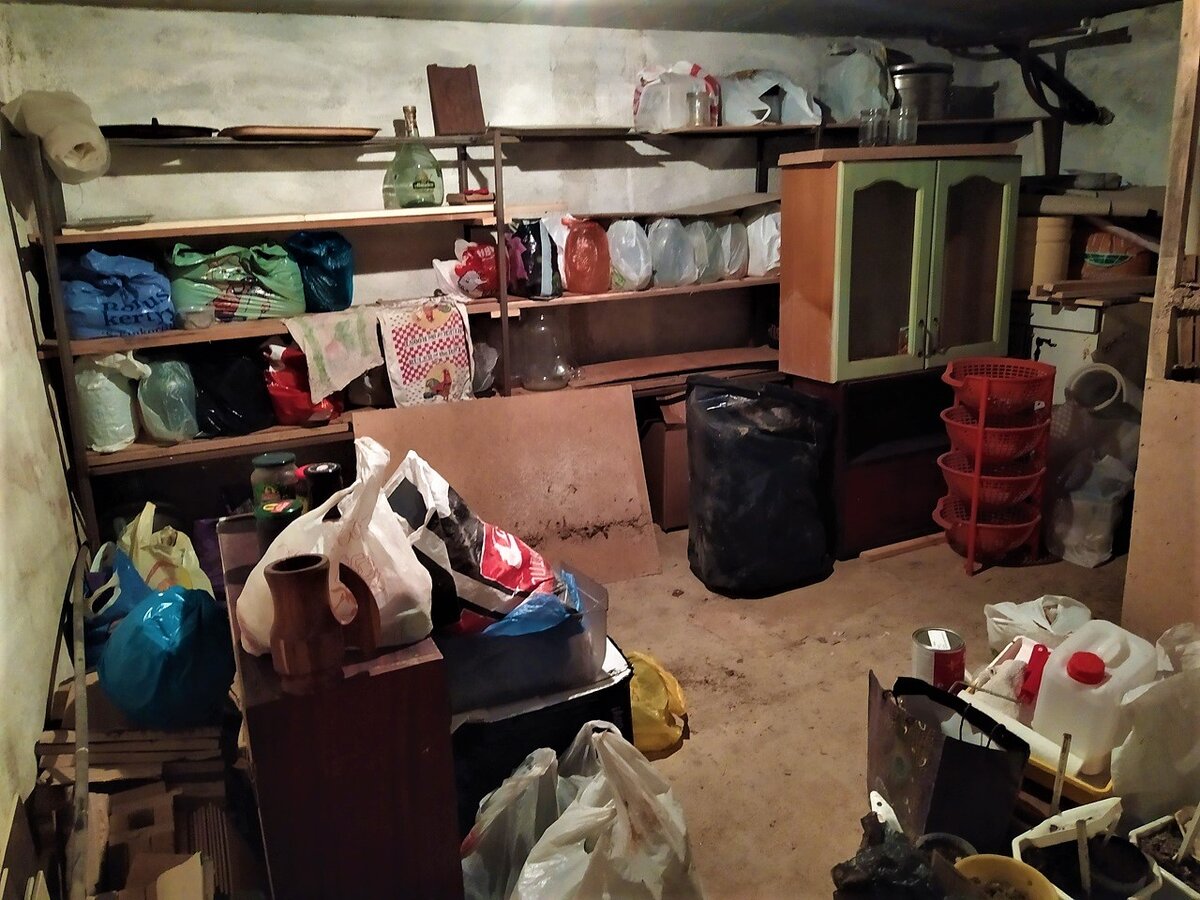 Кладовая в цокольном этаже дома