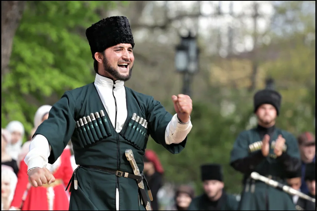 Великие народы кавказа. Национальный костюм лезгин лезгин. Терские кумыки. Грузия мегрелы. Абазины и абхазы.