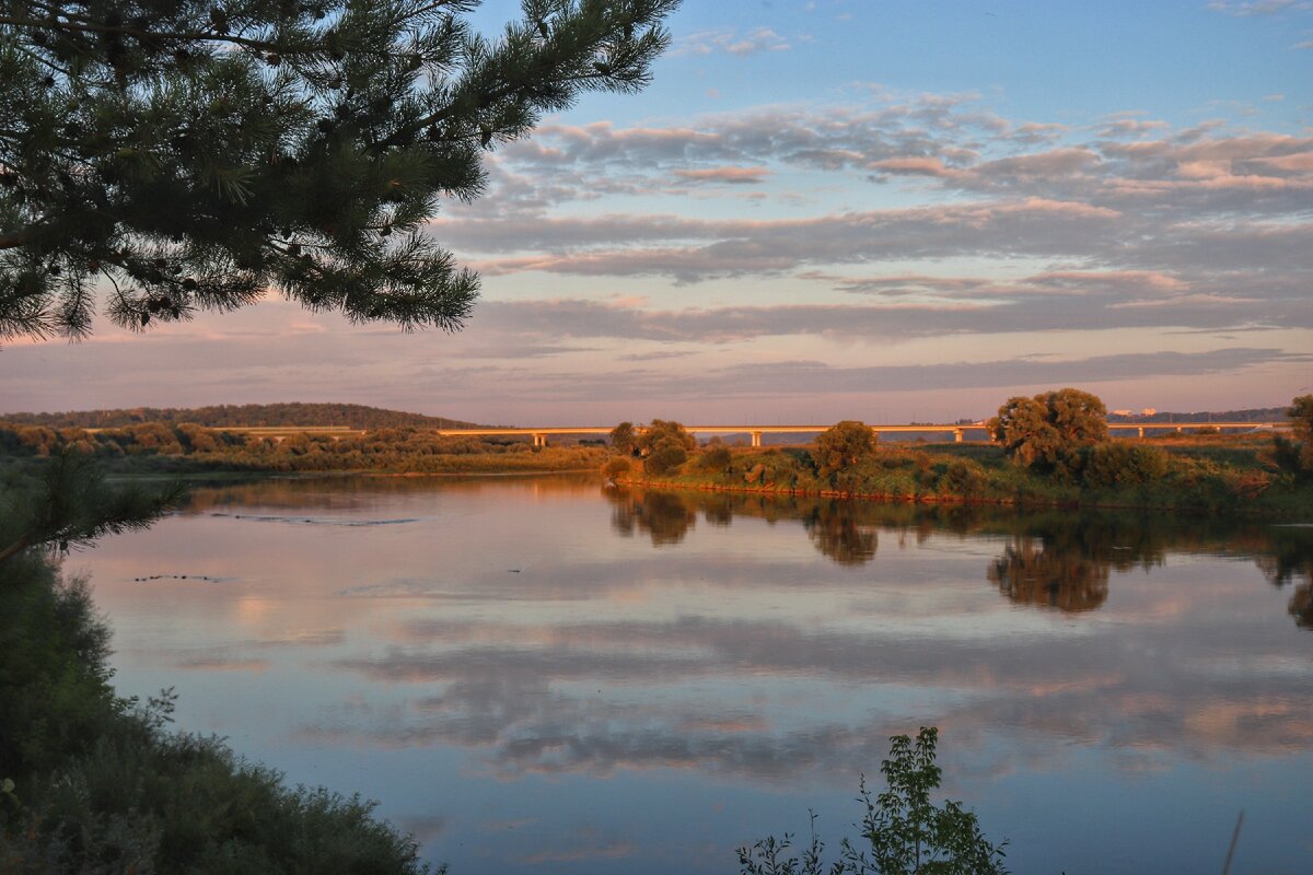 Красивый вечерний пейзаж с места ловли