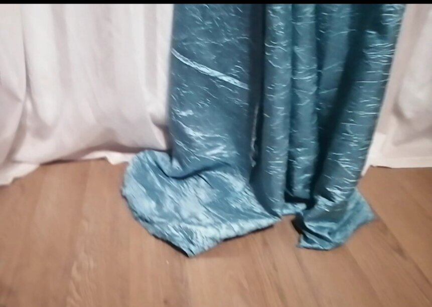 Проверяем длину шторы. От пола должна быть на 1-2см