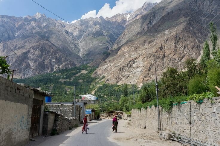 ПАКИСТАН

 •Азиатская страна на Индостане также имеет серьезные проблемы загрязнения воздуха. Согласно данным экологов, загрязнение воздуха в стране составляет 74,3%. Однако загрязненный воздух не единственная проблема в Пакистане. Здесь также очень грязная вода, антисанитария, деградация почв, засоление водоемов, проблемы с мусором и химическое загрязнение местности.