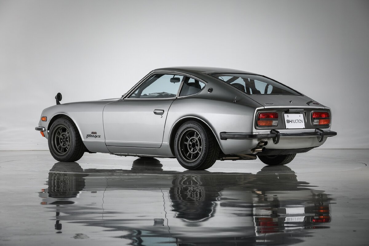 Nissan 240z спортивный