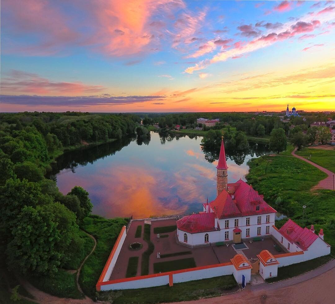 Приоратский дворец (замок), 1797-1798, арх. Н.А. Львов. Ленобласть, г. Гатчина, ул. Чкалова, 22. Фото: @mokhnachewa 