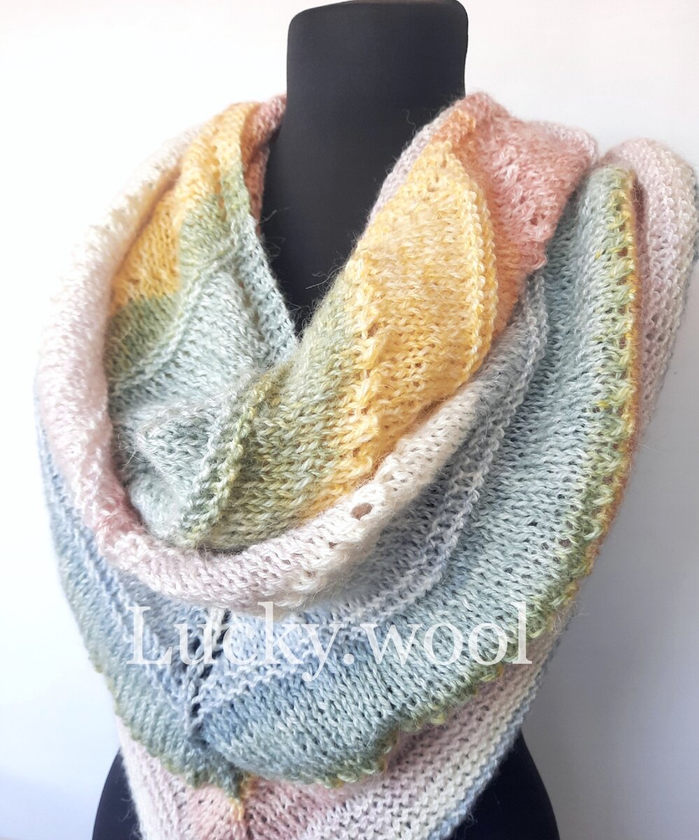 Бактус спицами.