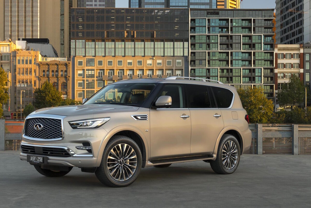 В Infiniti QX80 405 л.с., а значит ОСАГО будет очень дорогим. Нелегко быть богатым! 