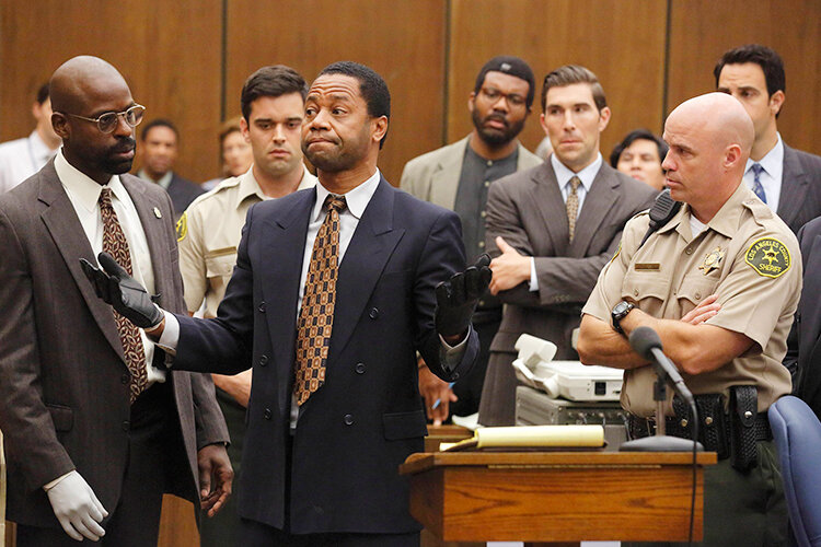 Знаковый момент всего судебного процесса: Симпсон примеряет перчатки убийцы