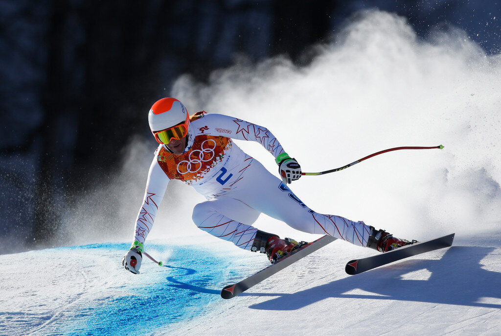 Фото skiing. Горнолыжный спорт. Горные лыжи. Горные лыжи спорт. Виды лыжного спорта.